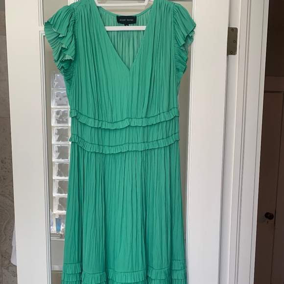 Avery Rayne Green Midi Dress - Picture 1 of 3